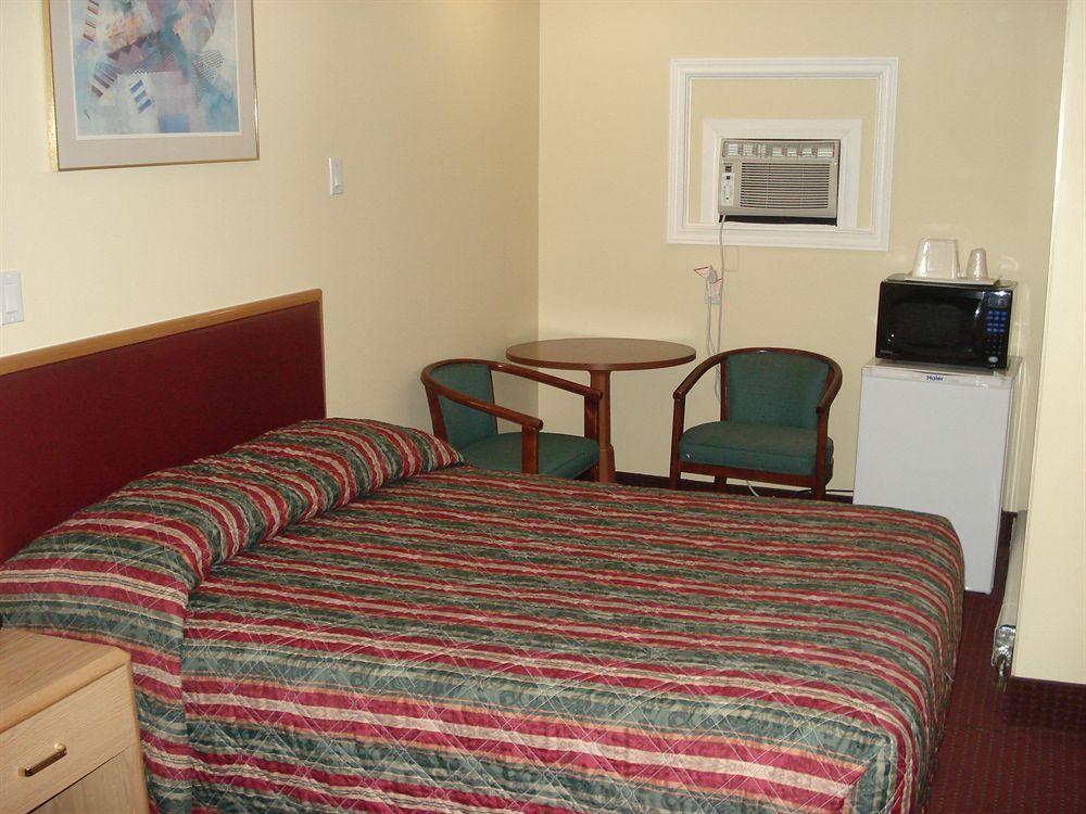 Lincoln Motel Sturgeon Falls Exterior foto