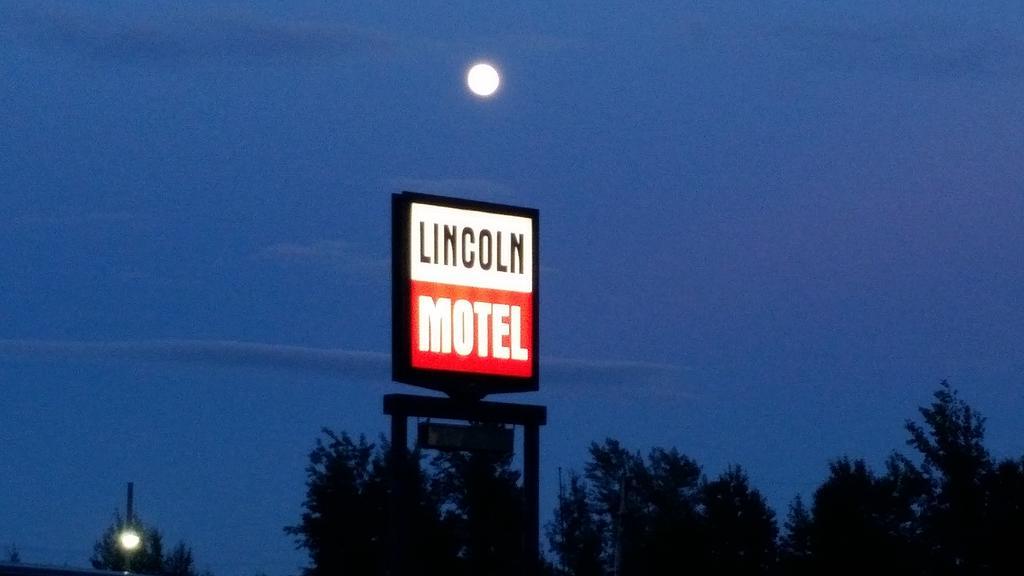Lincoln Motel Sturgeon Falls Exterior foto