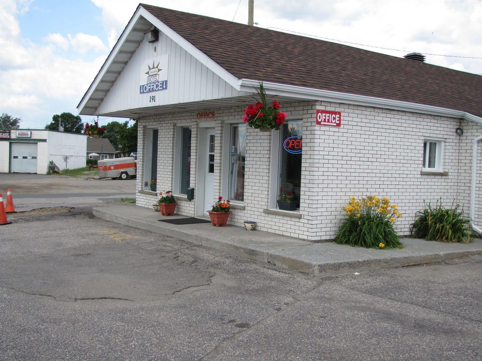 Lincoln Motel Sturgeon Falls Exterior foto