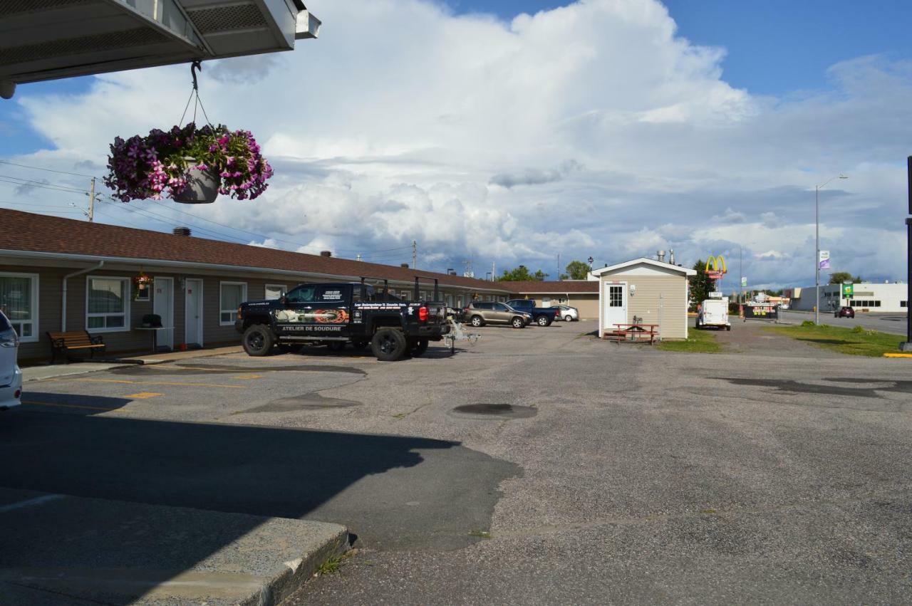 Lincoln Motel Sturgeon Falls Exterior foto